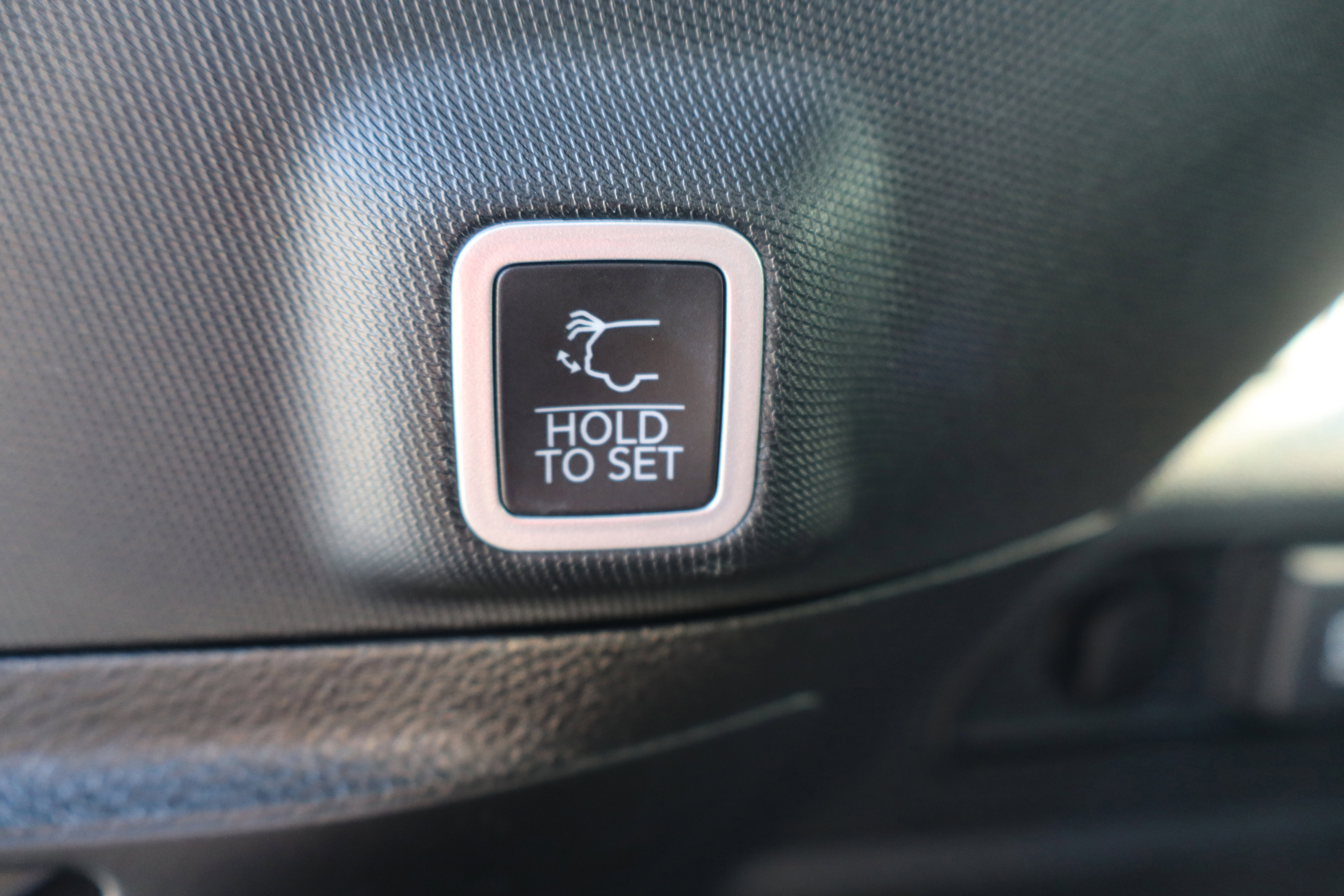 Used 2024 Jeep Grand Cherokee Limited w/ Black Appearance Package image 23