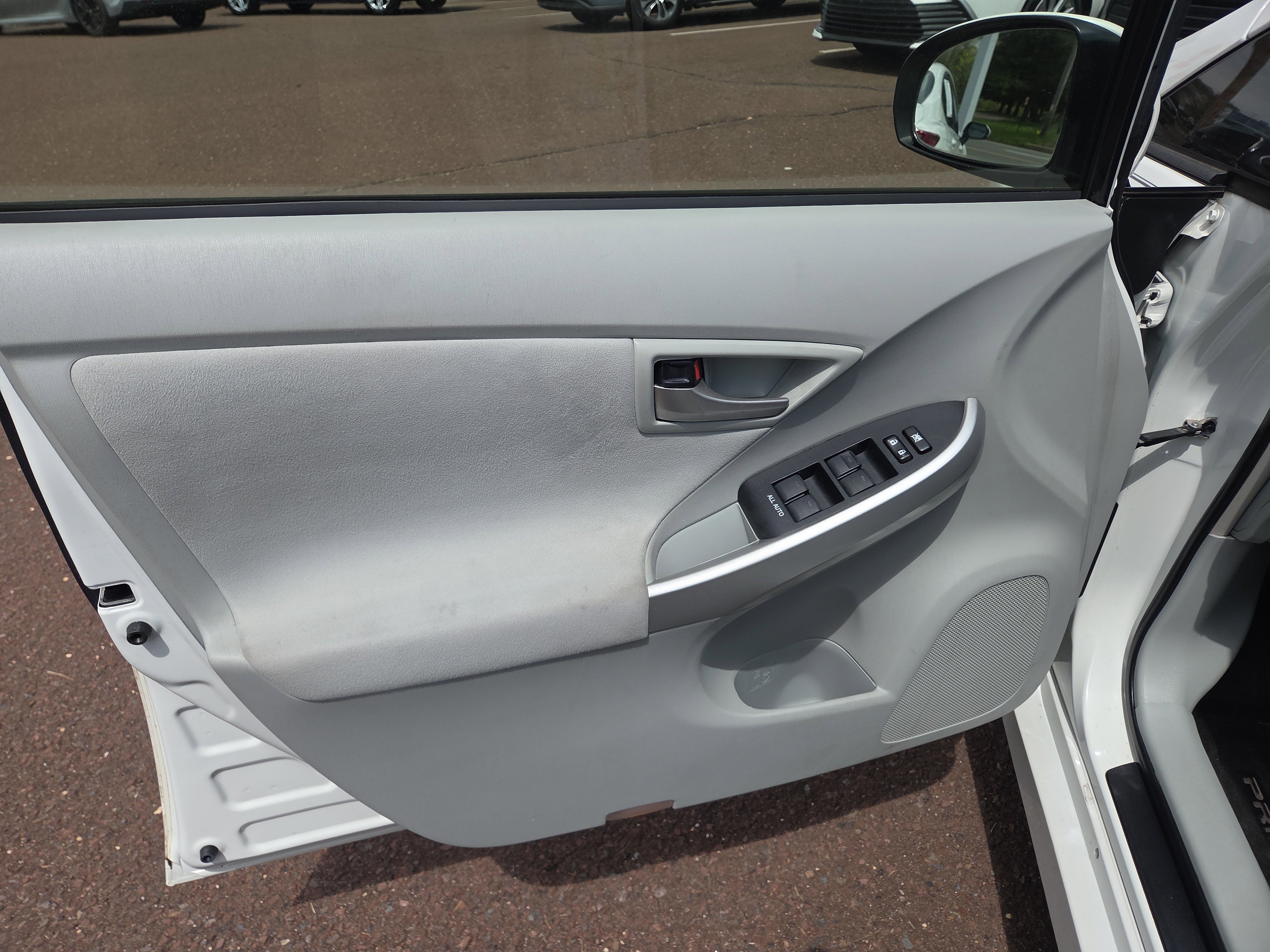 Used 2015 Toyota Prius Two image 14