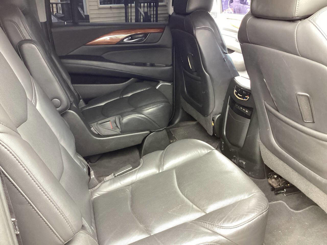 Used 2017 Cadillac Escalade ESV Luxury AWD/4WD image 34