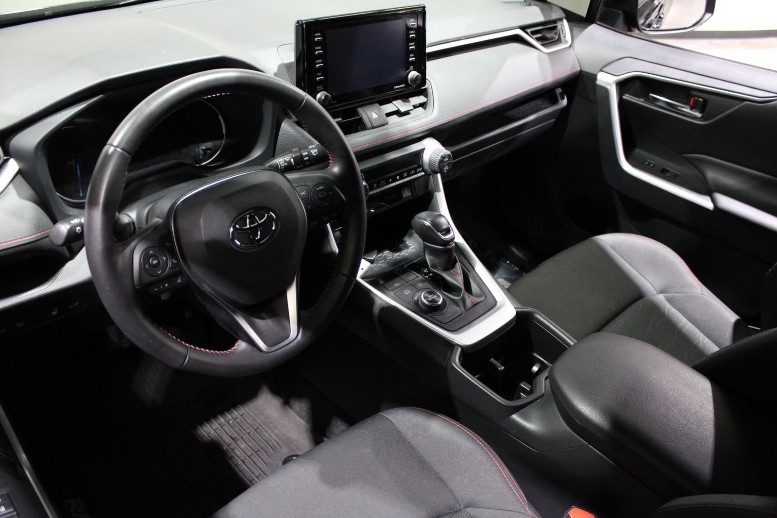 Used 2022 Toyota RAV4 SE w/ Weather & Moonroof Package AWD/4WD image 17