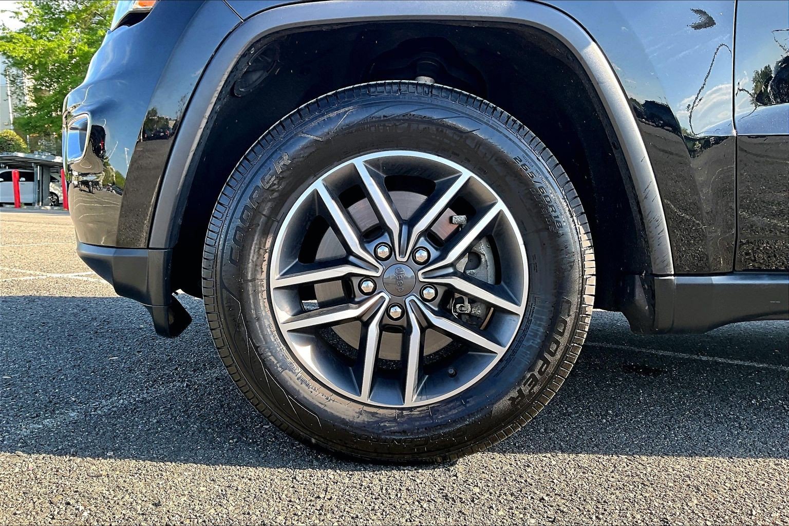 Used 2021 Jeep Grand Cherokee Limited AWD/4WD image 9