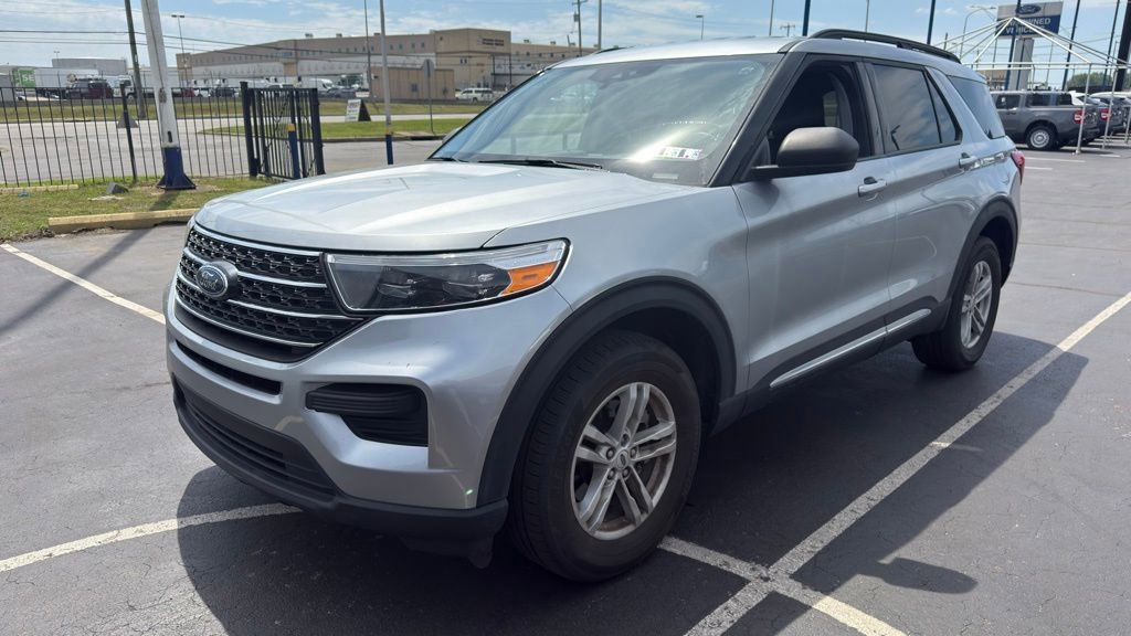 Used 2024 Ford Explorer XLT AWD/4WD image 6