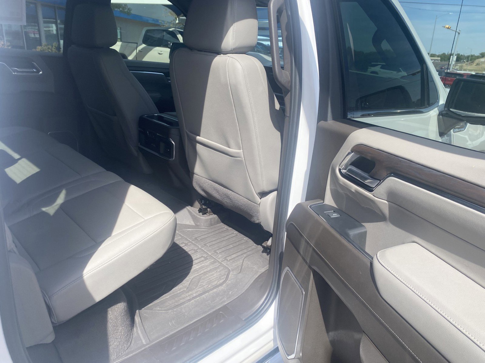 Used 2023 GMC Sierra 1500 SLT AWD/4WD image 12