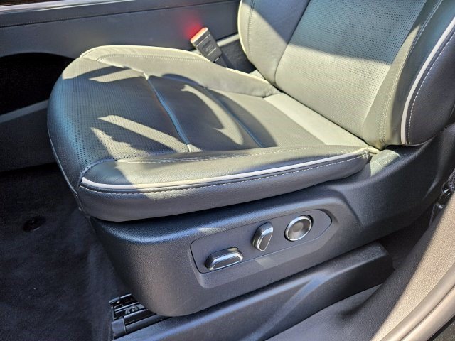 Certified 2026 Cadillac Escalade Luxury AWD/4WD image 11