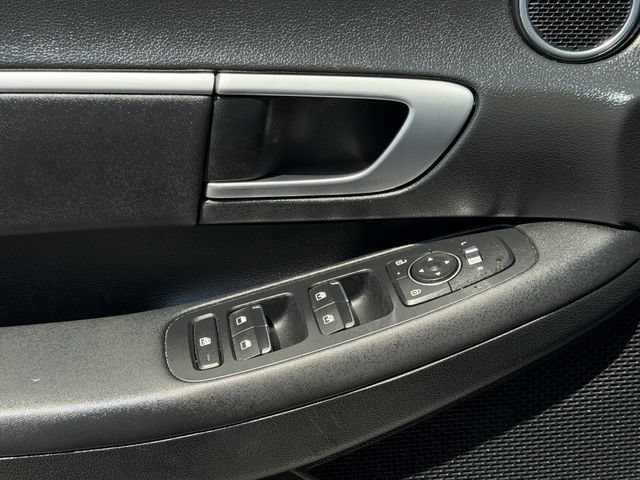 Used 2025 Hyundai Sonata SEL FWD image 22