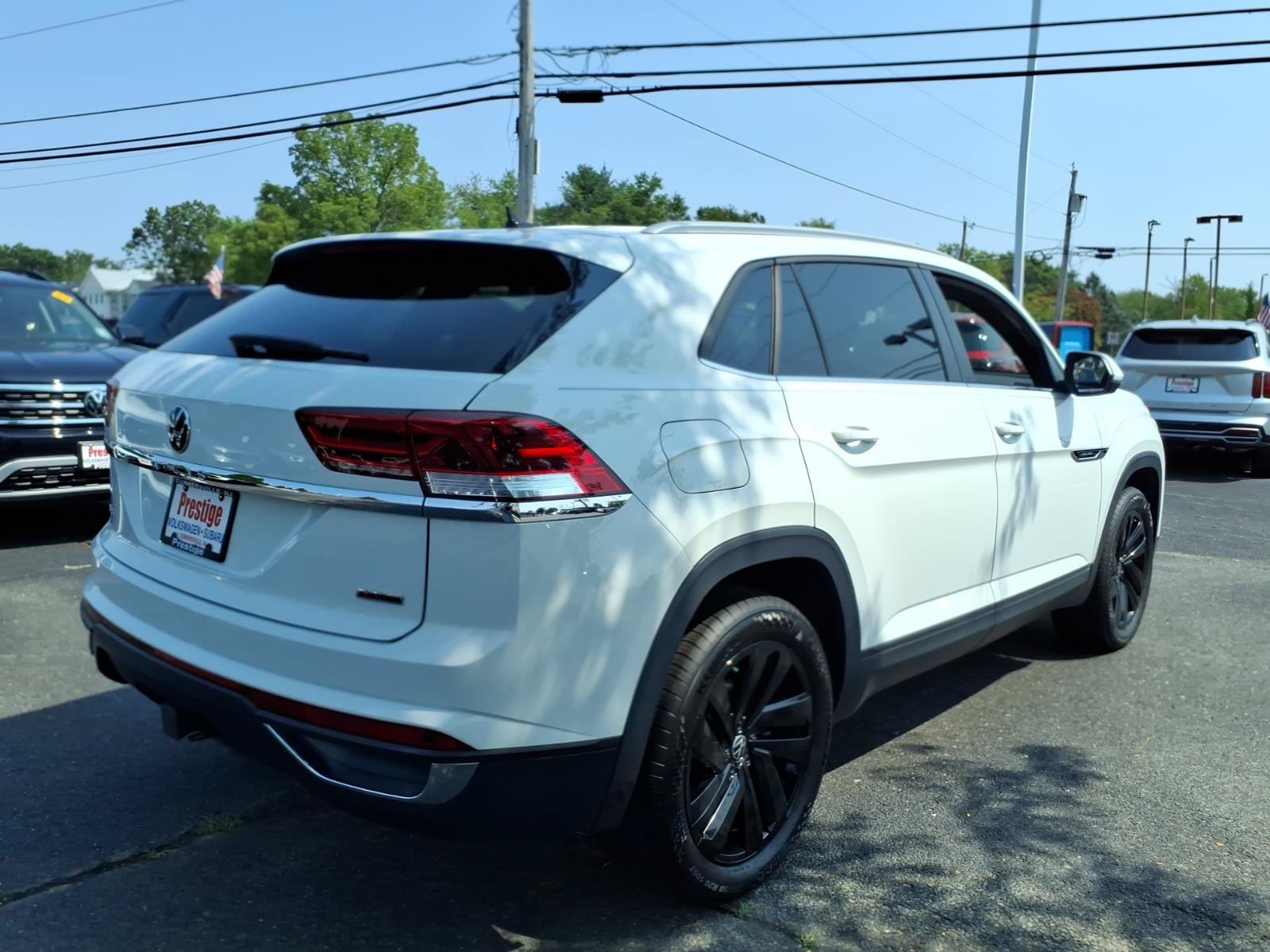 Certified 2022 Volkswagen Atlas Cross Sport SE AWD/4WD image 2
