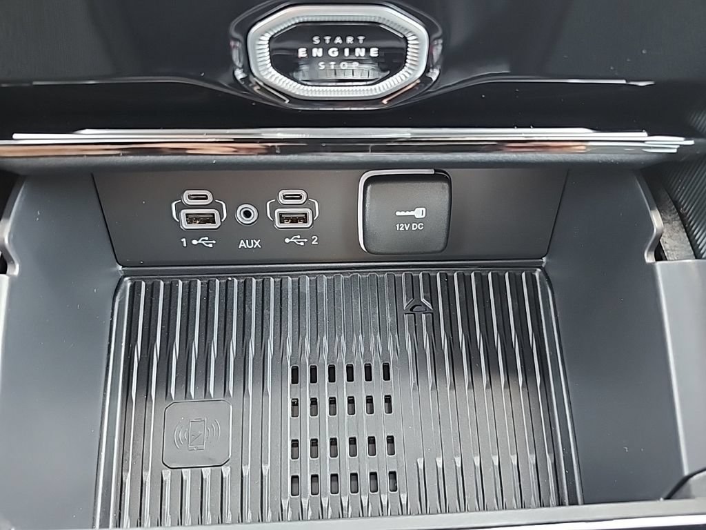 New 2026 Jeep Grand Cherokee Limited w/ Luxury Tech Group II RWD image 11