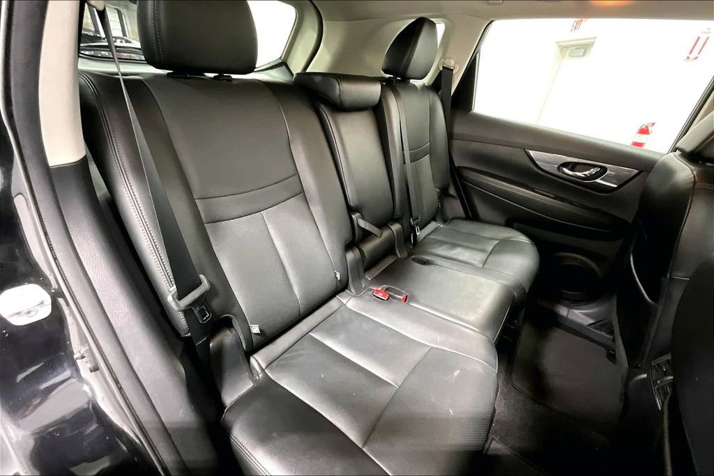 Used 2016 Nissan Rogue SL w/ SL Premium Package FWD image 36