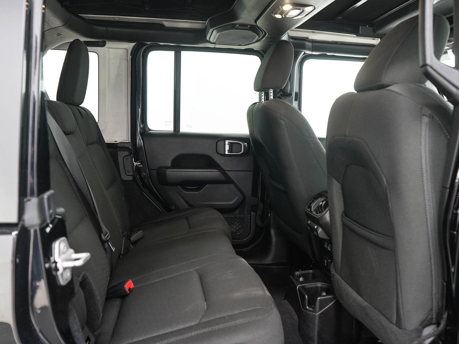 Used 2019 Jeep Wrangler Unlimited Sahara w/ Uconnect 4C Nav & Sound Group AWD/4WD image 13