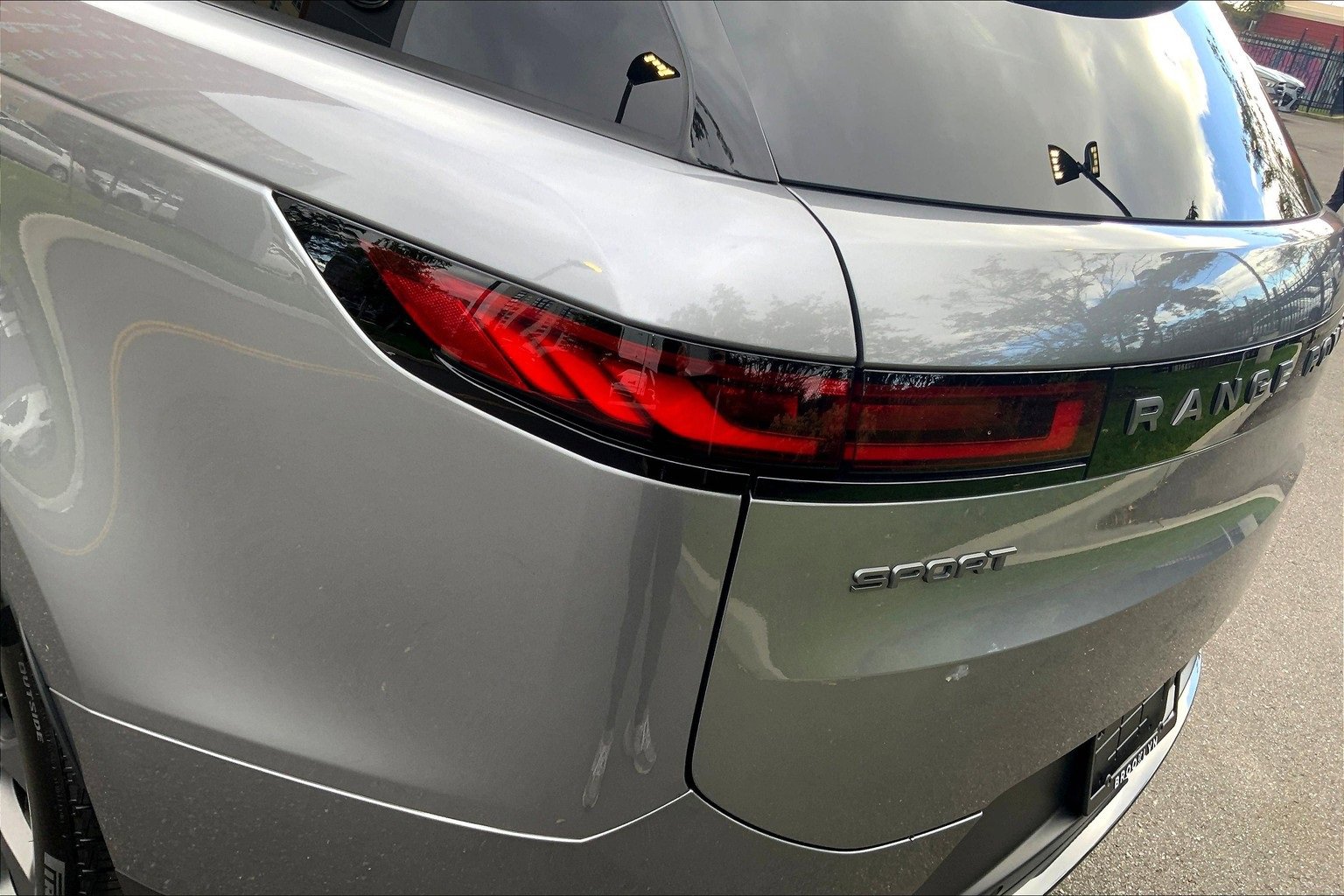 Used 2025 Land Rover Range Rover Sport image 28