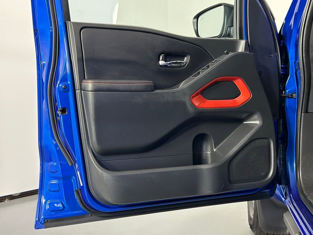 Used 2025 Nissan Frontier PRO-4X image 32