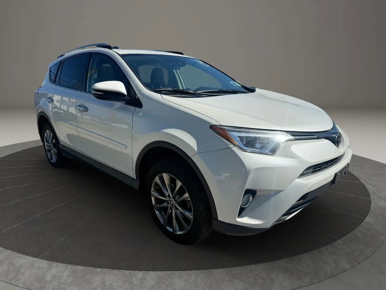 Used 2018 Toyota RAV4 Limited image 4
