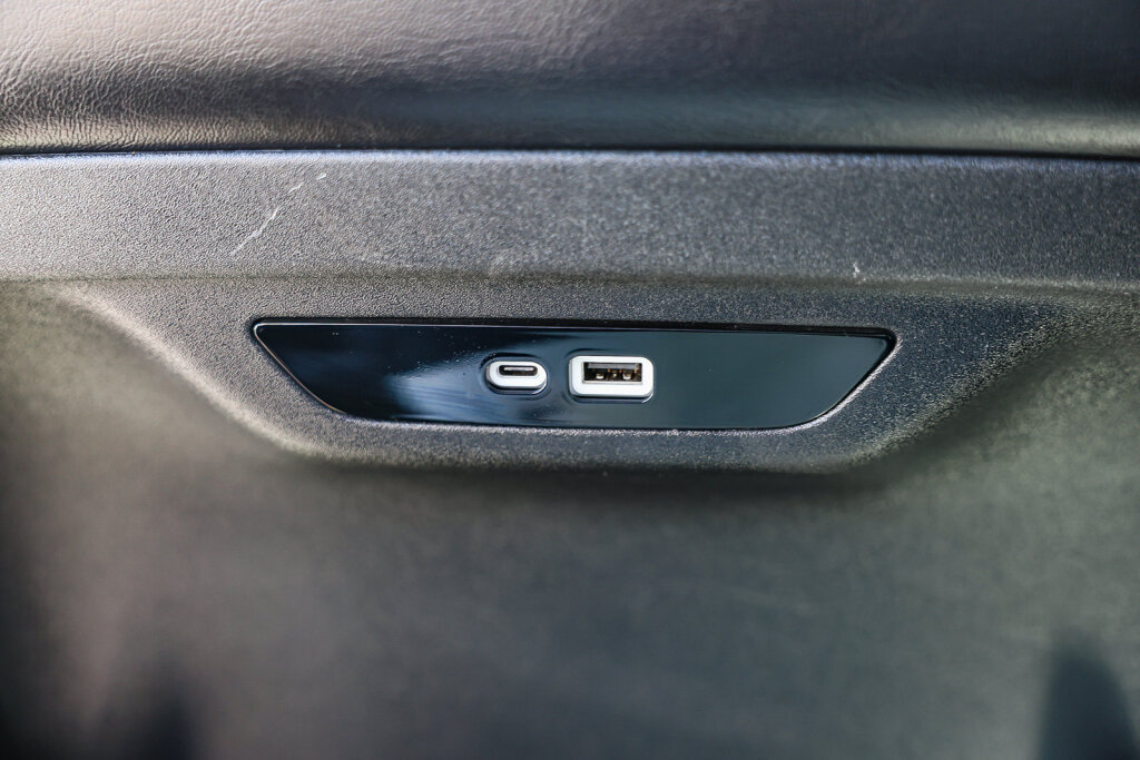 Used 2024 Chrysler Pacifica Touring-L FWD image 7