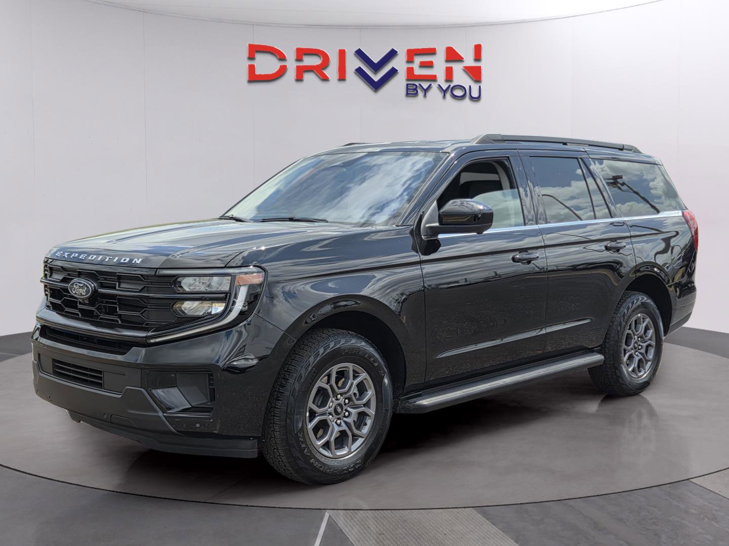 Used 2025 Ford Expedition Active RWD image 1