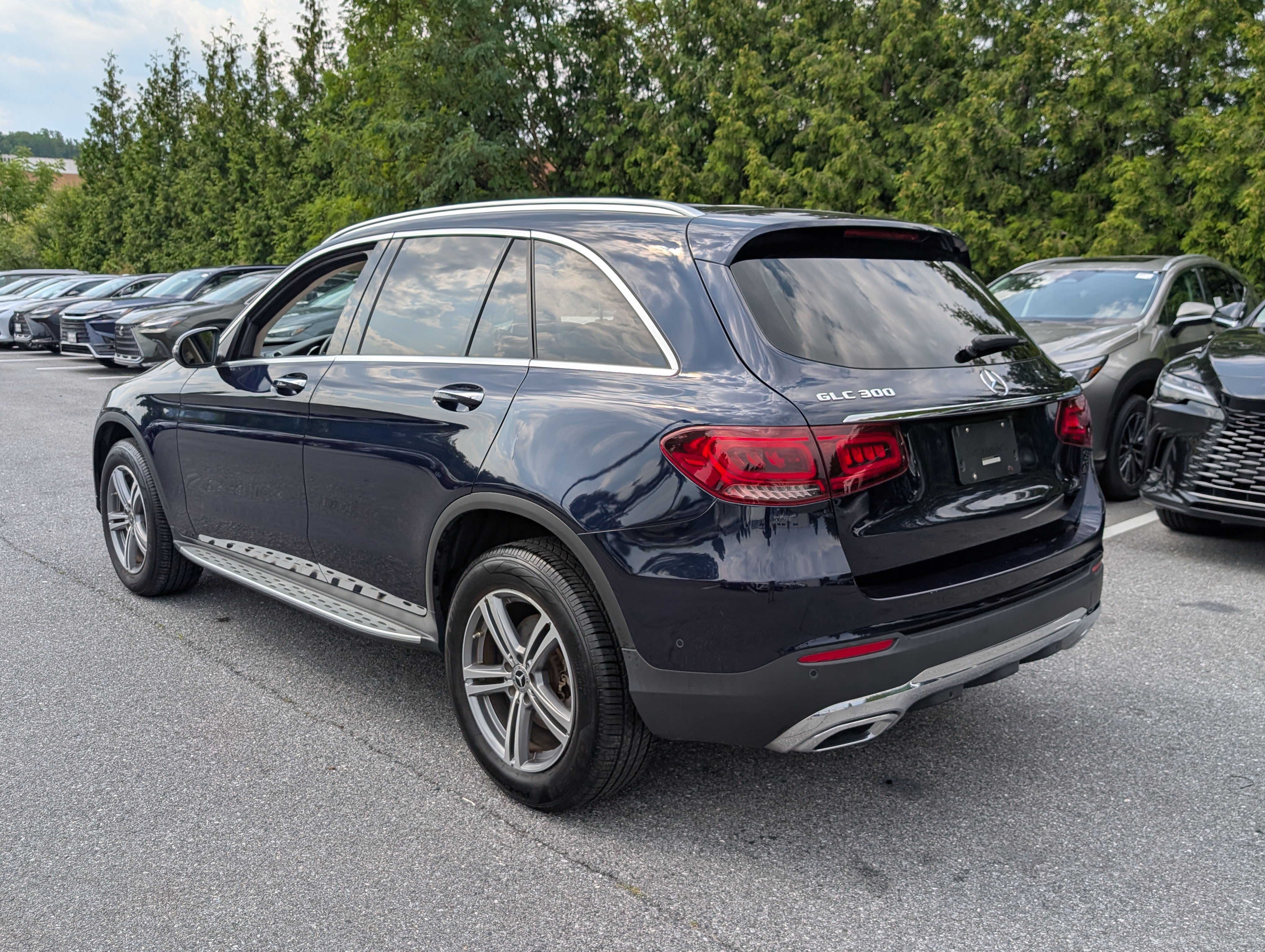 Used 2021 Mercedes-Benz GLC 300 4MATIC image 5