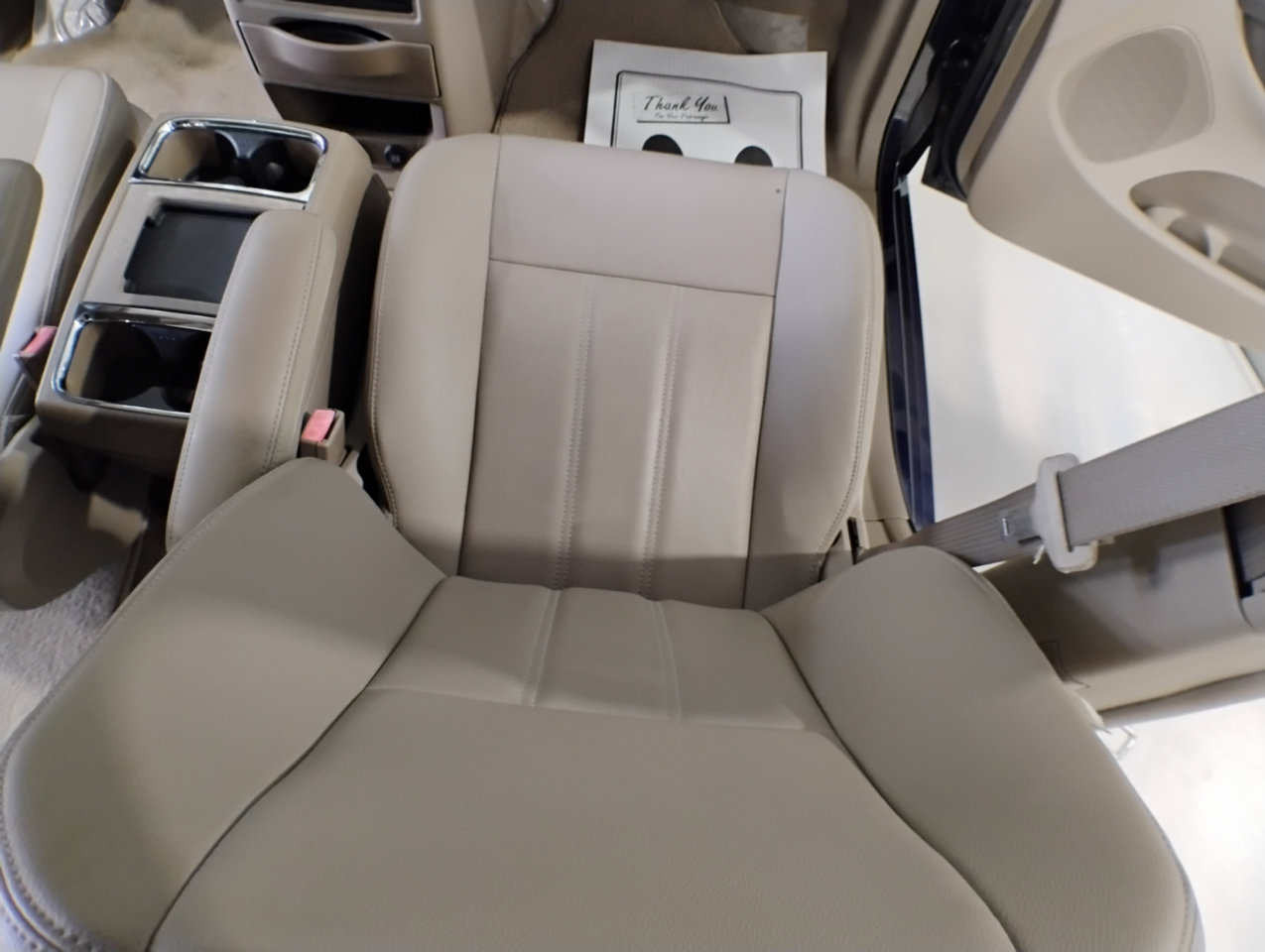 Used 2016 Chrysler Town & Country Touring image 77