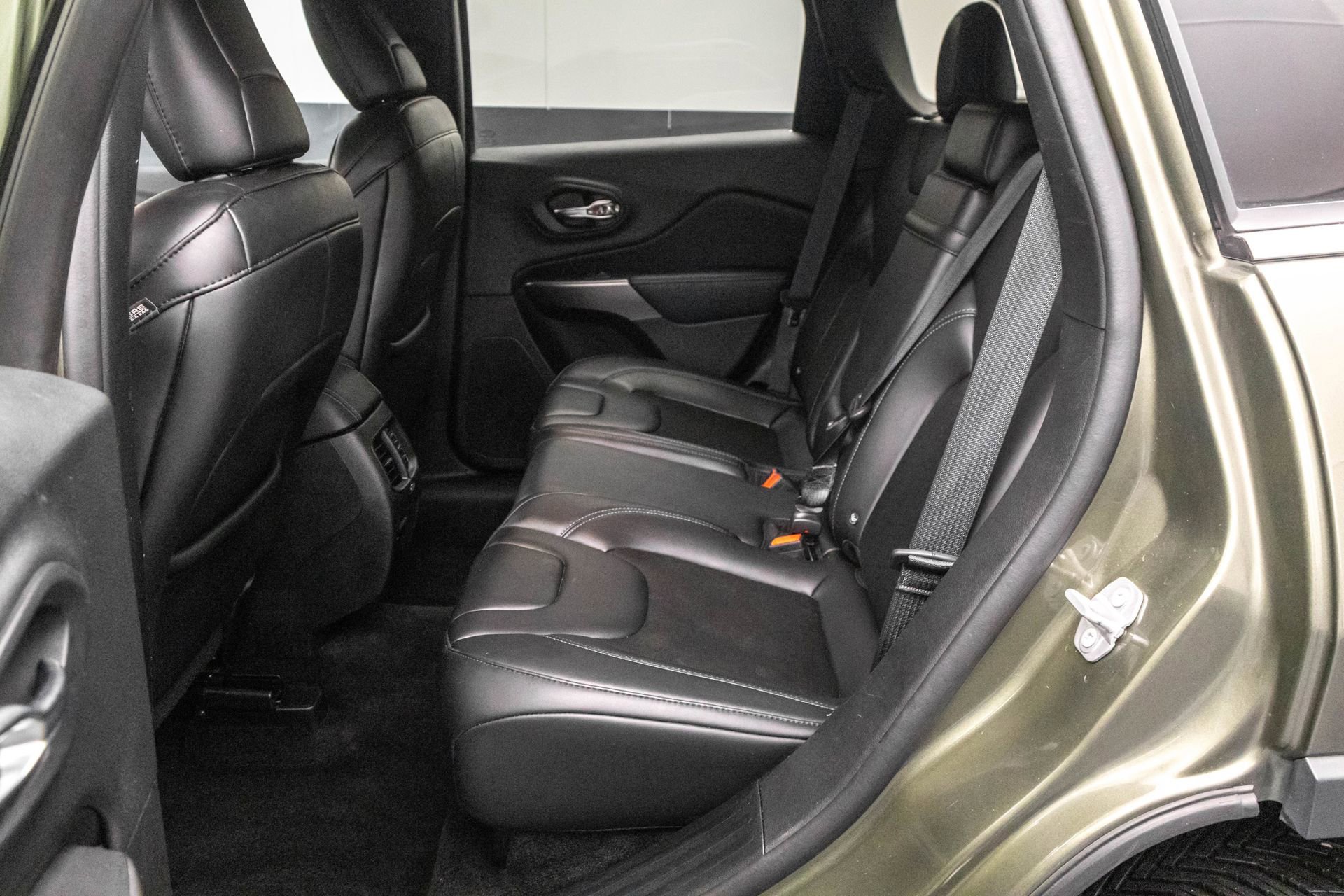 Used 2019 Jeep Cherokee Latitude Plus image 29