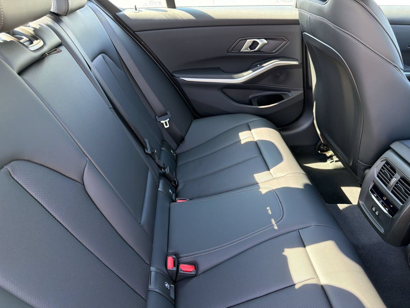 New 2026 BMW 330i Sedan w/ M Sport Package RWD image 30