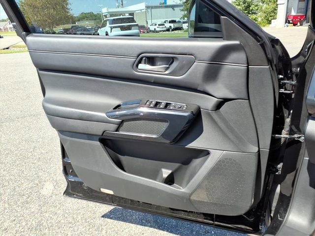 Used 2022 Nissan Pathfinder SV image 16