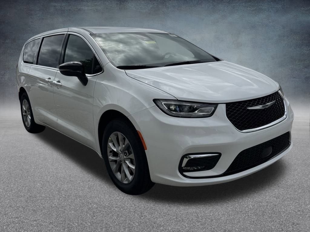 New 2026 Chrysler Pacifica Select video 2