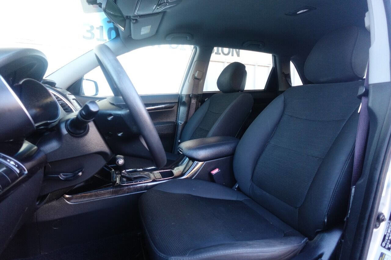 Used 2015 Kia Sorento LX image 12