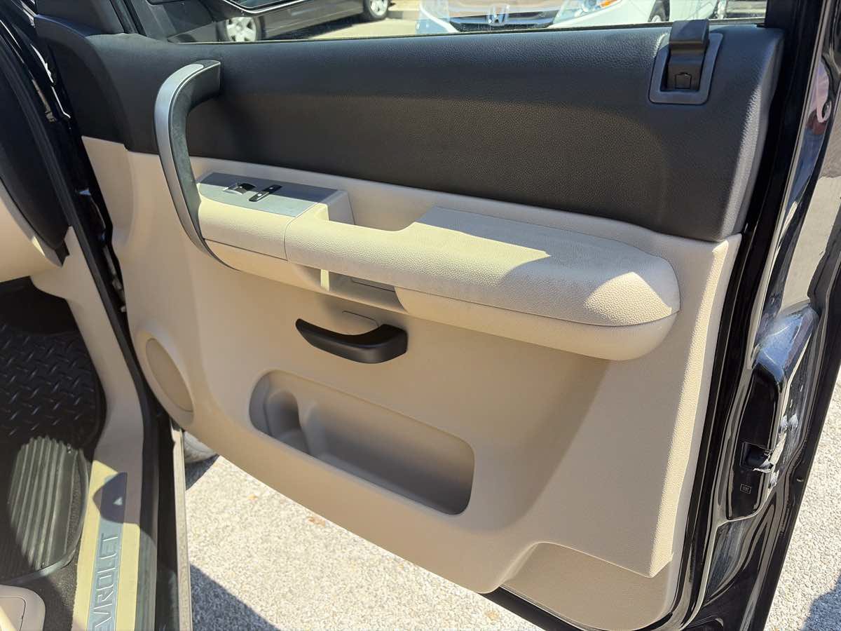 Used 2009 Chevrolet Silverado 1500 LT w/ Regional Value Package RWD image 29