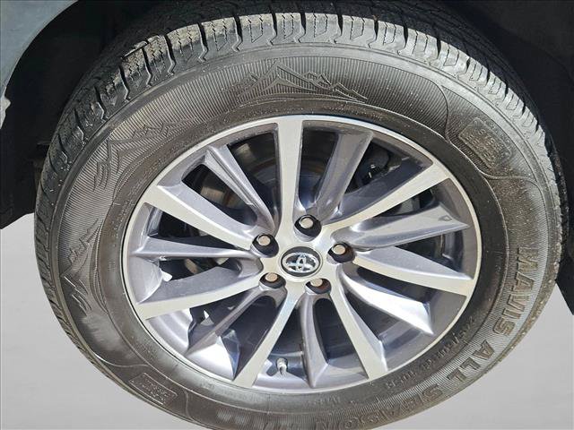 Used 2019 Toyota Highlander XLE AWD/4WD image 5