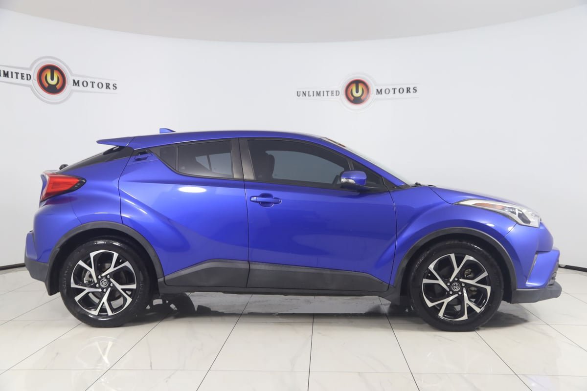 Used 2018 Toyota C-HR XLE FWD image 2