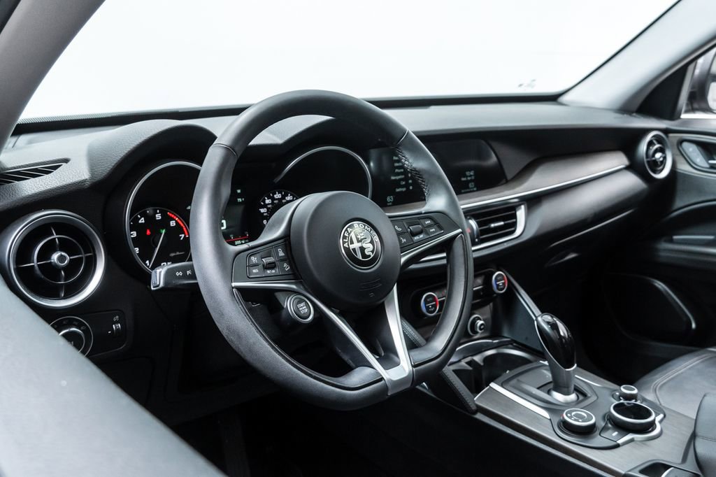 Used 2018 Alfa Romeo Stelvio Ti AWD/4WD image 13