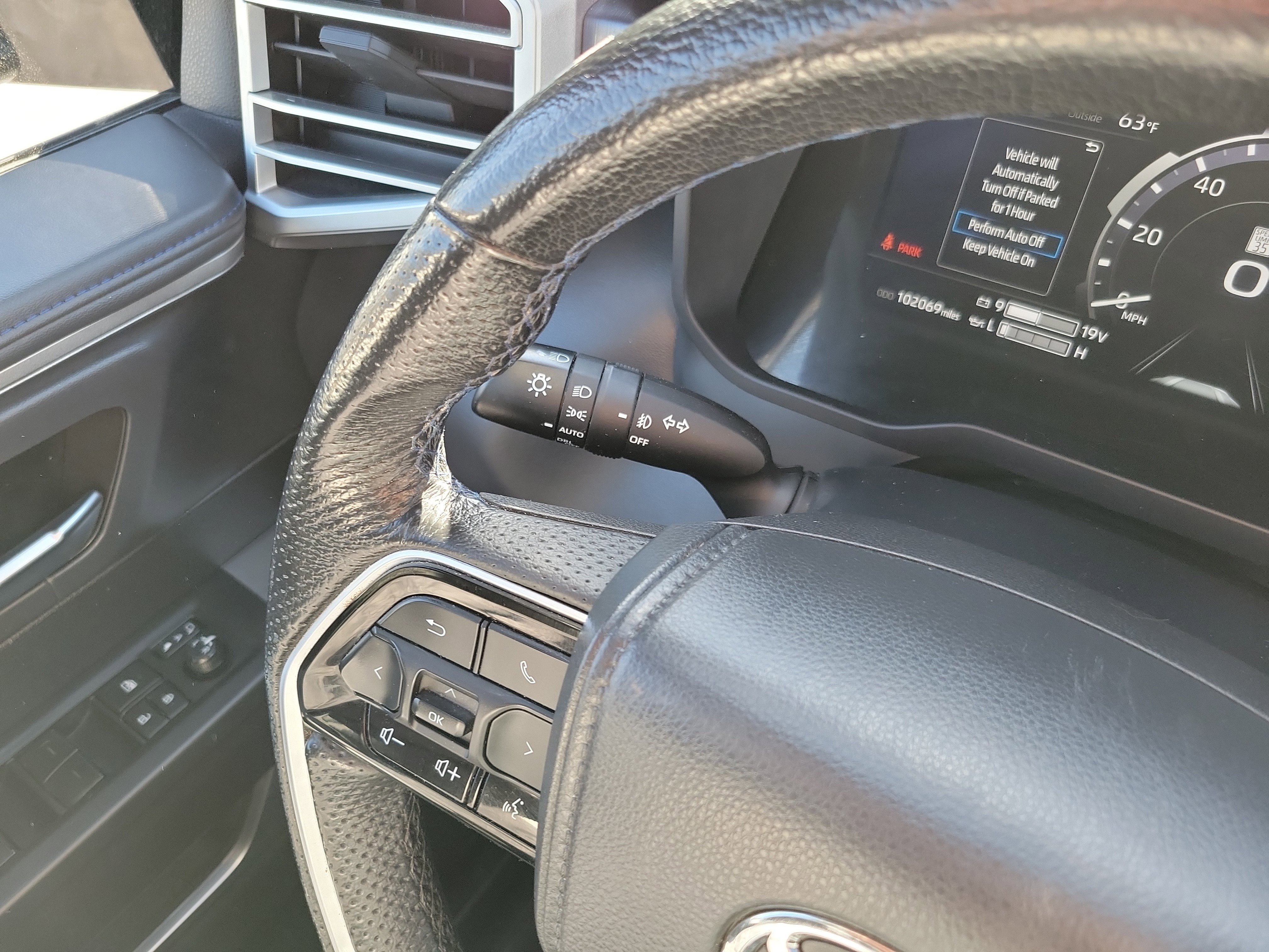 Used 2023 Toyota Tundra Platinum w/ Advanced Package image 27