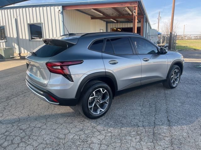 Used 2024 Chevrolet Trax LT w/ Driver Confidence Package image 4