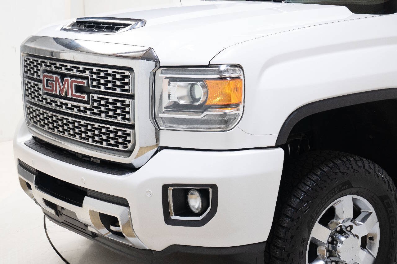 Used 2018 GMC Sierra 3500 Denali w/ Duramax Plus Package AWD/4WD image 9