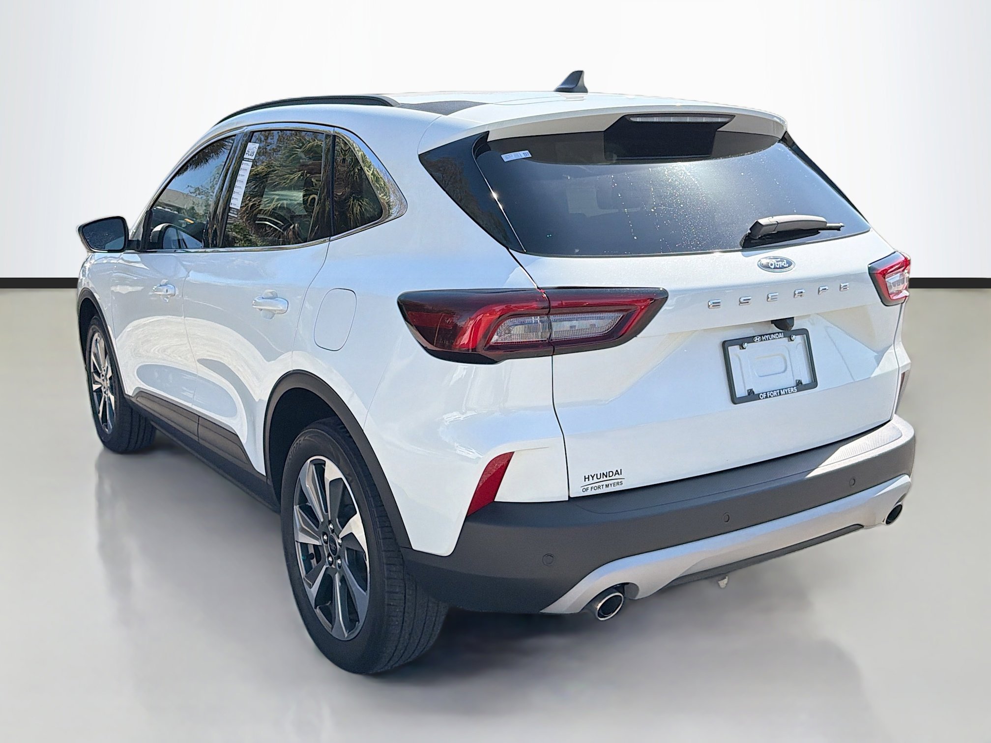 Used 2023 Ford Escape Platinum image 5