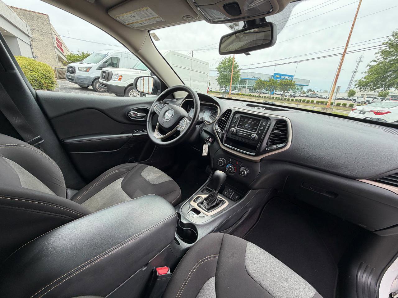 Used 2016 Jeep Cherokee Sport image 38