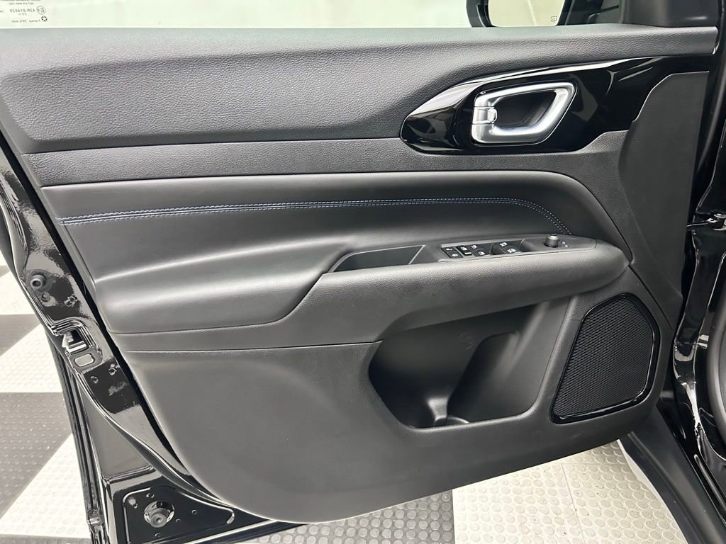 New 2026 Jeep Compass Latitude image 10