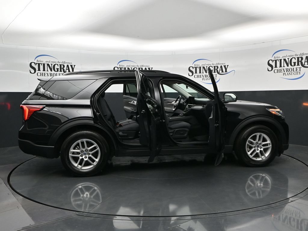 Used 2025 Ford Explorer Active RWD image 45