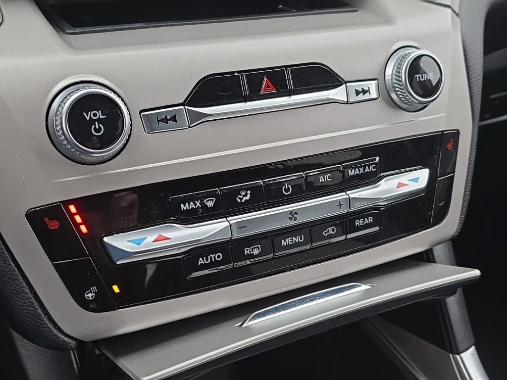 Used 2023 Ford Explorer XLT w/ Equipment Group 202A image 32