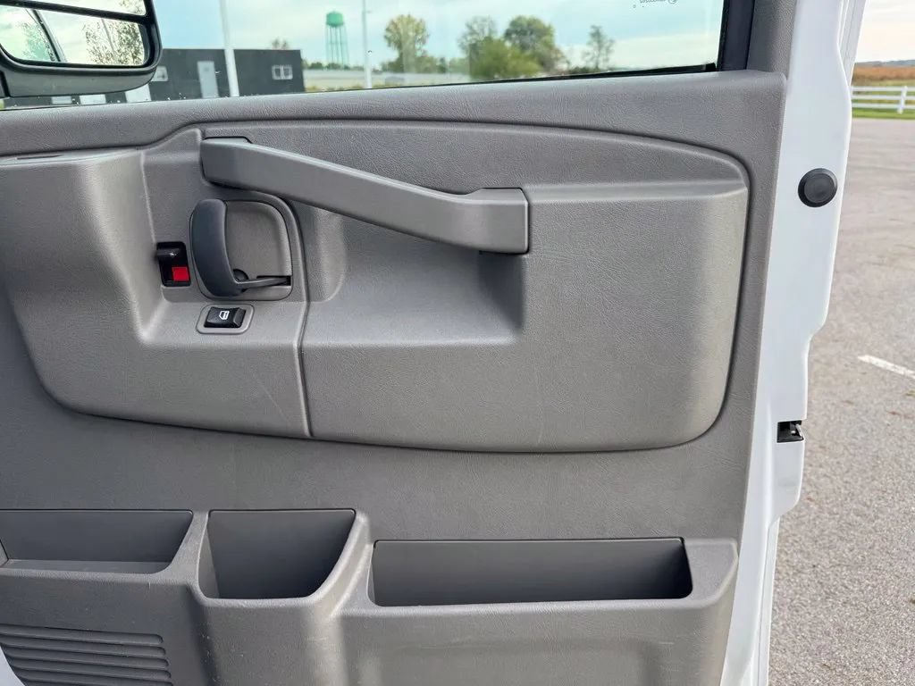 Used 2020 GMC Savana 3500 Extended w/ Driver Convenience Package RWD image 15