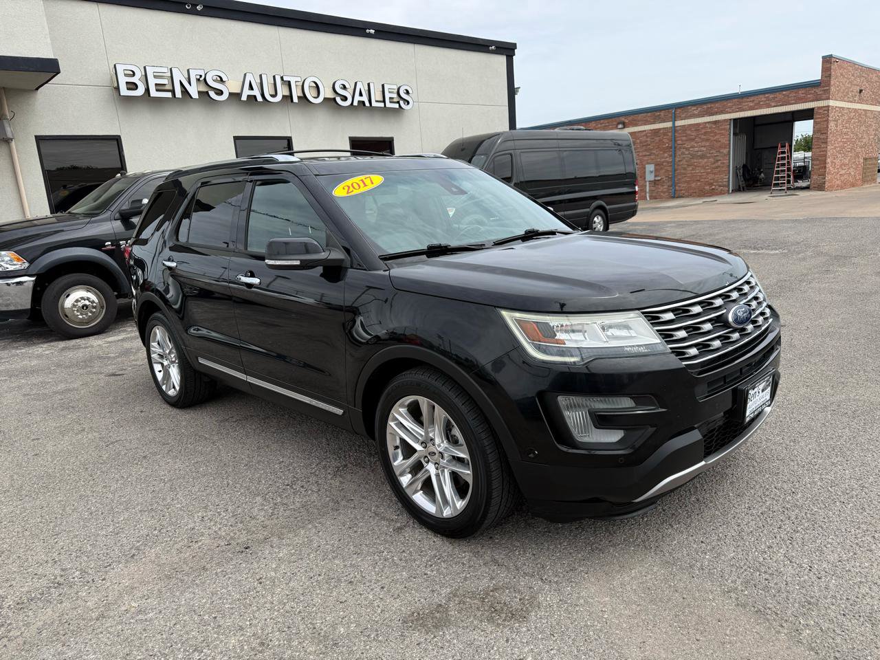 Used 2017 Ford Explorer Limited w/ Equipment Group 301A FWD image 4