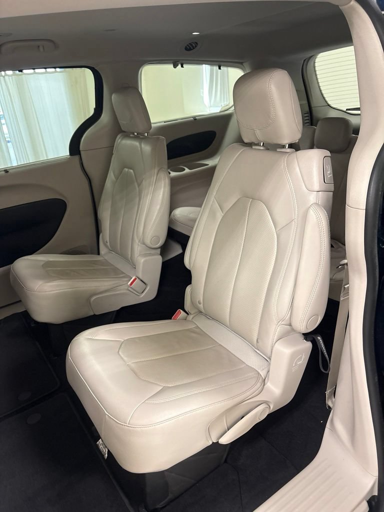 Used 2021 Chrysler Pacifica Touring-L FWD image 20