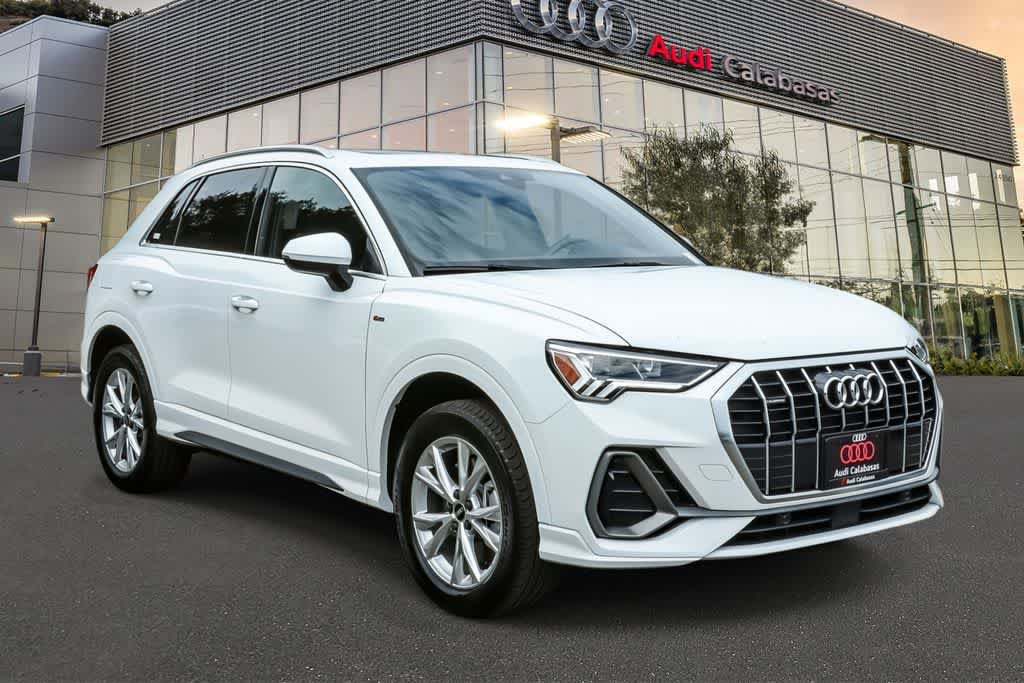 Used 2023 Audi Q3 2.0T Premium w/ Convenience Package AWD/4WD image 3