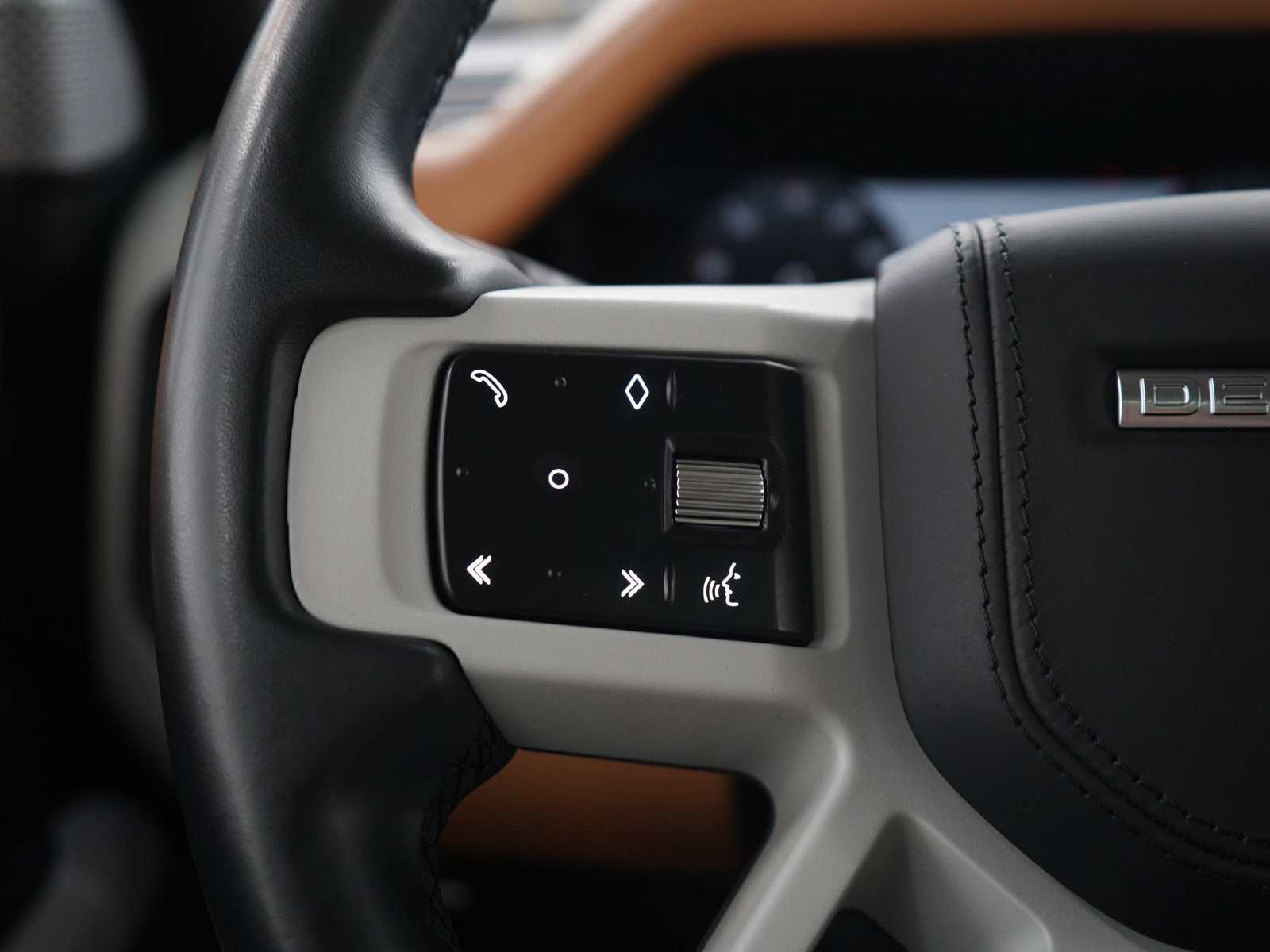 Used 2023 Land Rover Defender 130 First Edition image 26