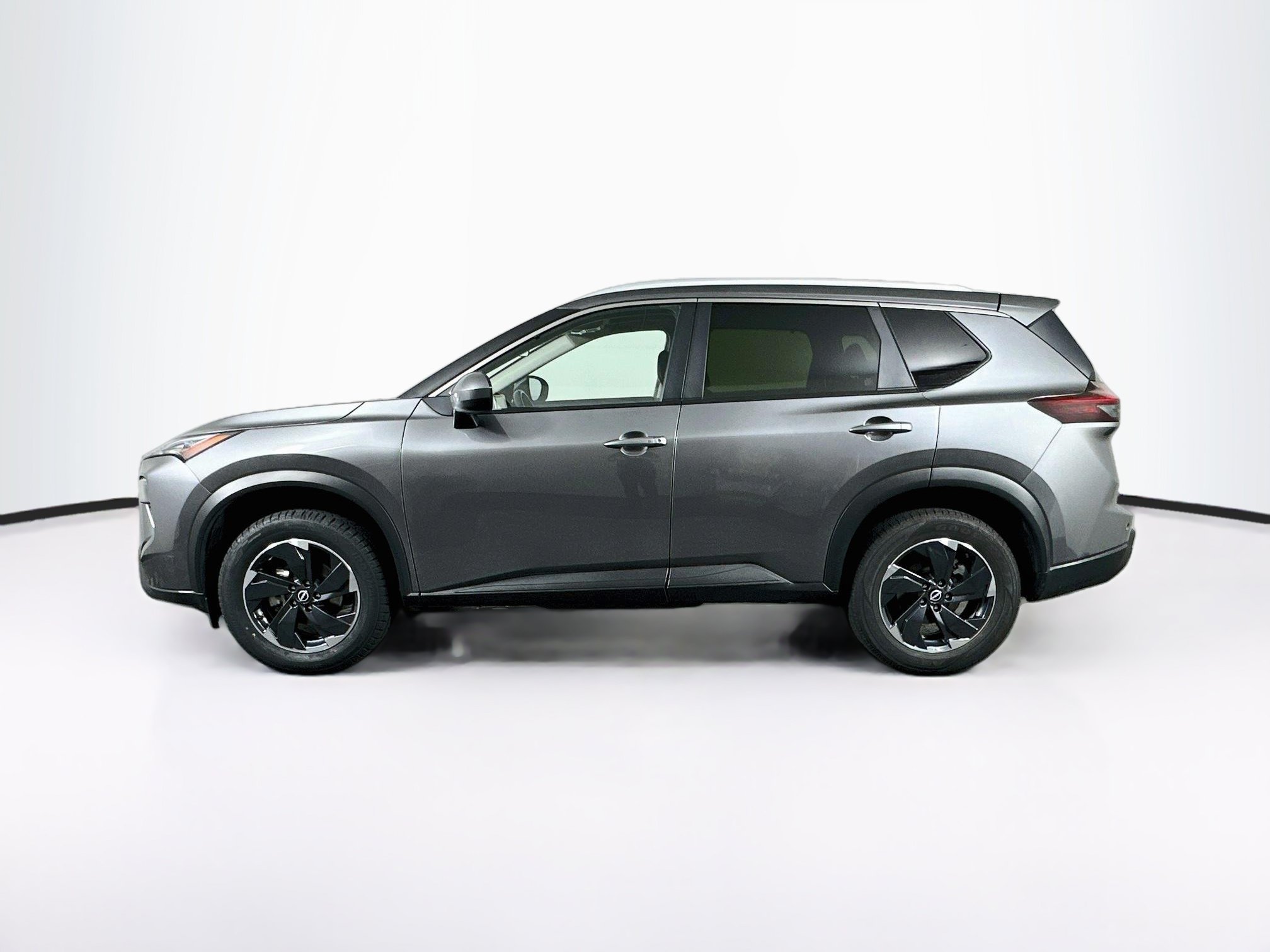 Used 2025 Nissan Rogue SV w/ SV Premium Package FWD image 4