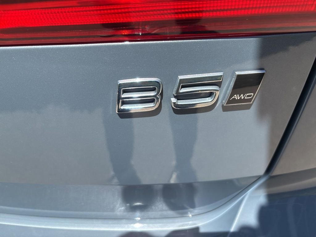 Certified 2023 Volvo XC60 B5 Core w/ Climate Package AWD/4WD image 9