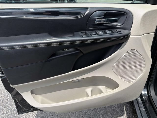 Used 2015 Dodge Grand Caravan SXT FWD image 25