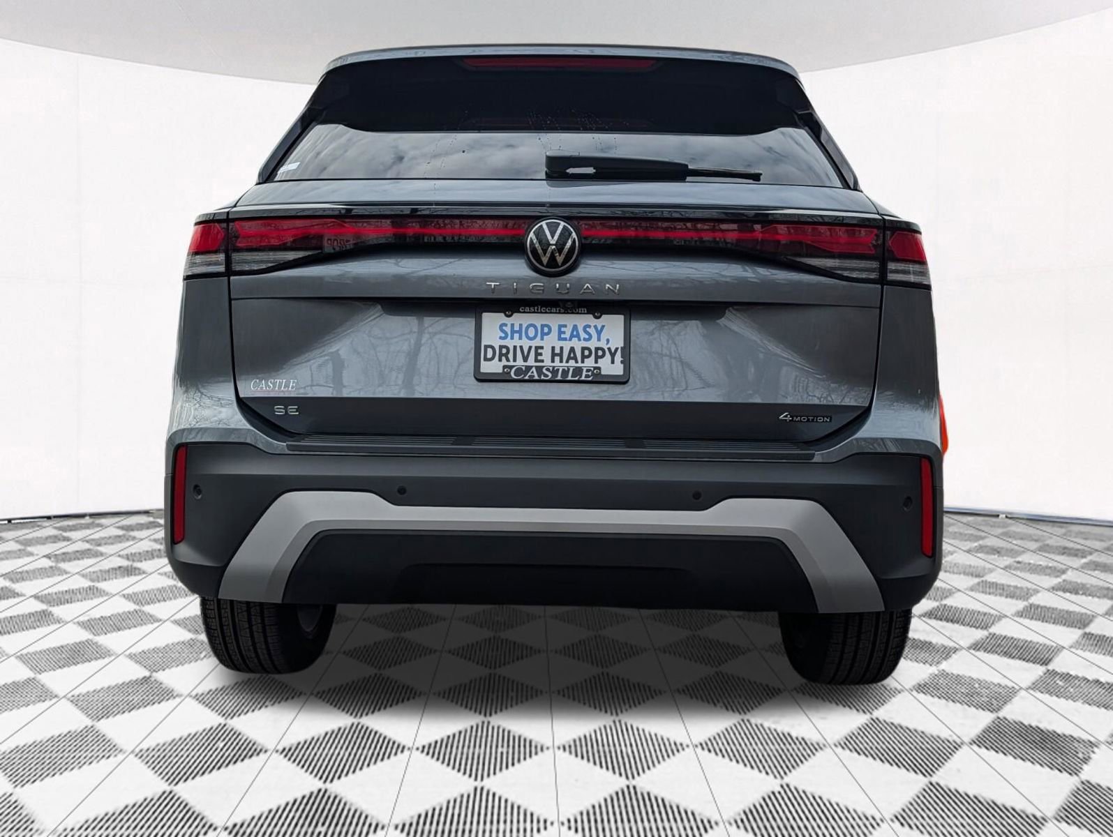 Used 2025 Volkswagen Tiguan SE AWD/4WD image 12