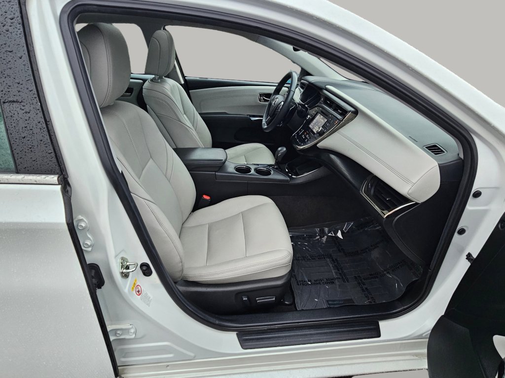 Used 2016 Toyota Avalon Touring image 25