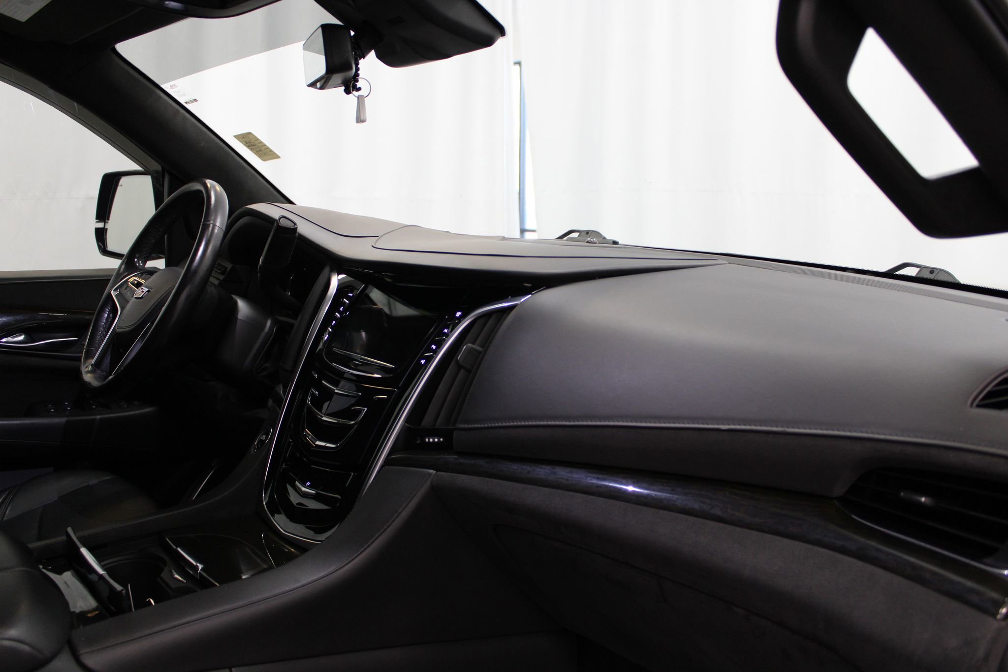 Used 2020 Cadillac Escalade ESV Platinum AWD/4WD image 31