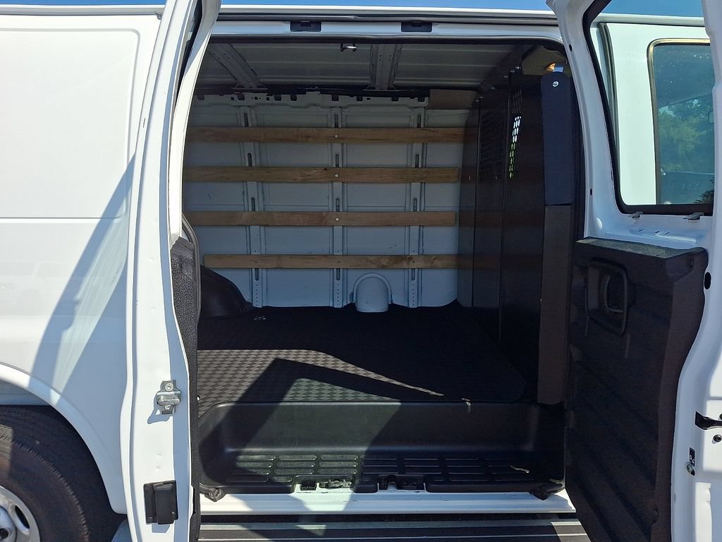 Used 2025 GMC Savana 2500 w/ Driver Convenience Package RWD image 10