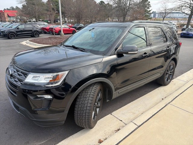 Used 2018 Ford Explorer XLT w/ Equipment Group 202A image 9